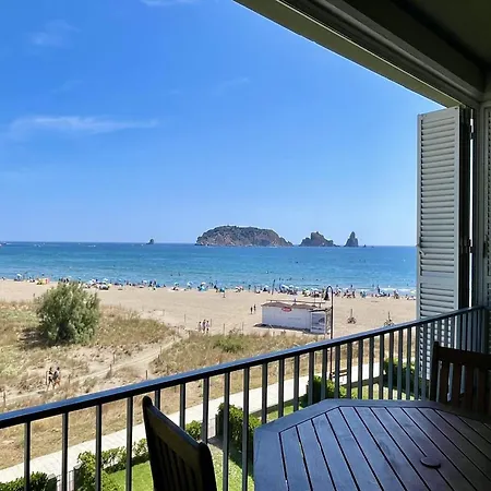 Beachfront In Spain With Pool Access Apartment