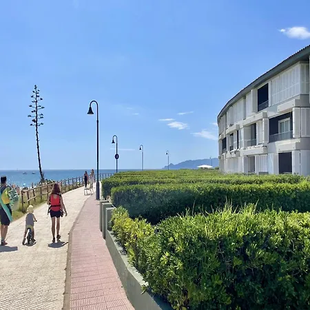 Apartment Beachfront In Spain With Pool Access *